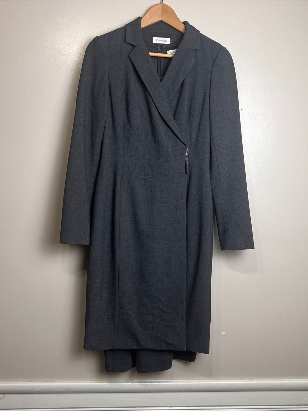 Calvin Klein Womens Gray 2-Piece Career/Formal Dress  & Long Jacket Size 4, EUC